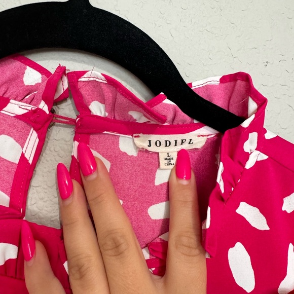 JodifL Pink and White Ruffle/Puff Sleeve - Picture 3 of 6